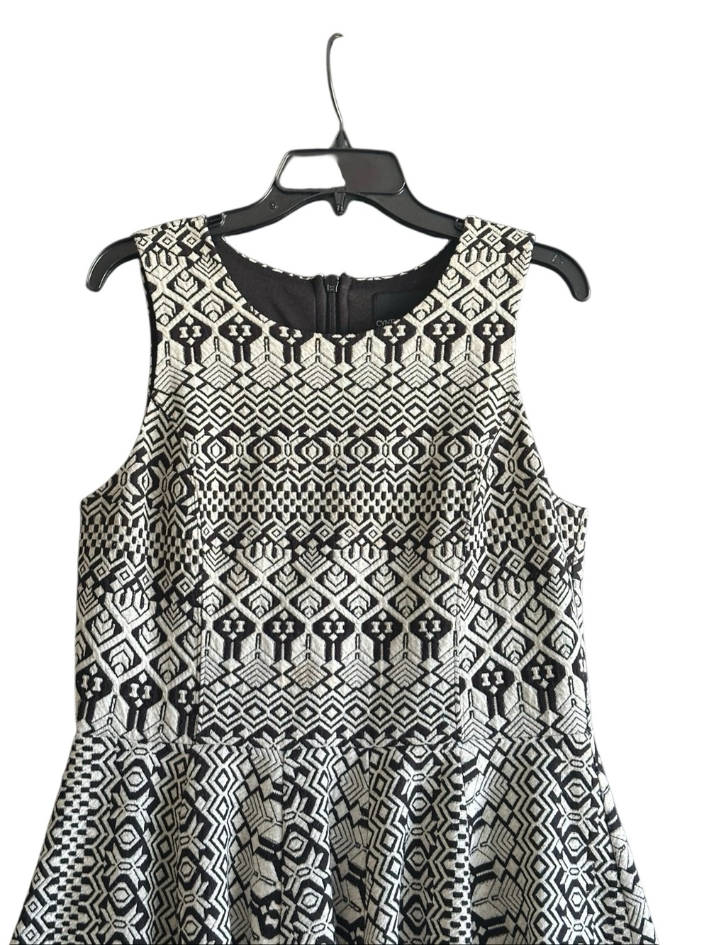 Cynthia Rowley Black & White Geometric Fit-and-Flare Dress. Size Large - Picture 4 of 11